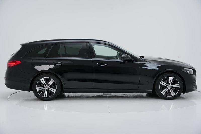 Usado Mercedes C200 Avantgarde 204 HP (150 kW) 2022 Preto Carrinha