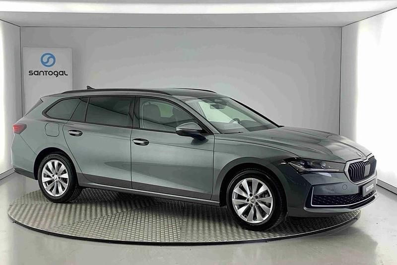 Cinzento Novo 2025 Skoda Superb Carrinha | € 41.990 - Imagem 1/4