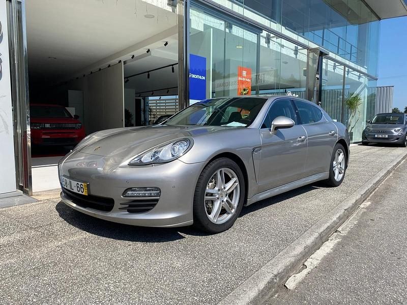 Cinza Usado 2009 Porsche Panamera S Sedan | € 39.900 - Imagem 1/4
