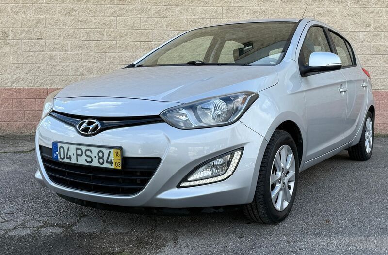 Cinza Usado 2014 Hyundai i20 | € 7.490 (Preço justo) - Imagem 1/4
