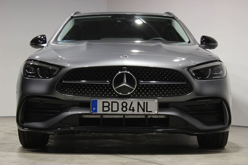 Cinza Usado 2023 Mercedes C300 AMG line Sedan | € 55.900 (Caro) - Imagem 1/4