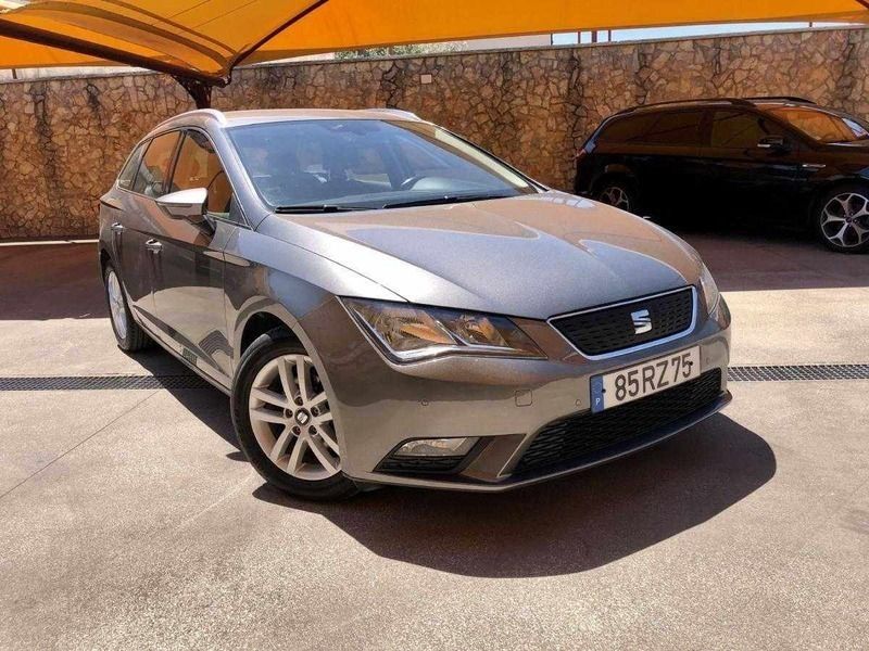 Usado Seat Leon ST Ecomotive 110 HP (80 kW) 2016 Cinza antracite Carrinha