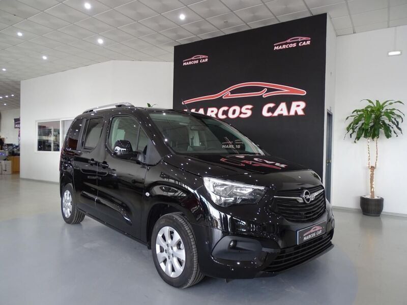 Preto Usado 2022 Opel Combo Monovolume | € 23.900 - Imagem 1/4