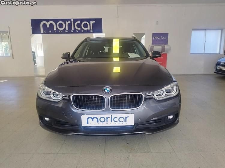 Cinza Usado 2019 BMW 318 Carrinha | € 23.350 (Bom preço) - Imagem 1/1