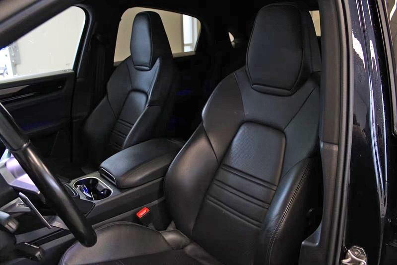 Usado Porsche Cayenne Platinum Edition 340 HP (250 kW) 2022 Preto SUV