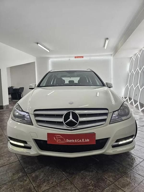 Usado Mercedes C220 Avantgarde 170 HP (125 kW) 2011 Branco pérola Carrinha