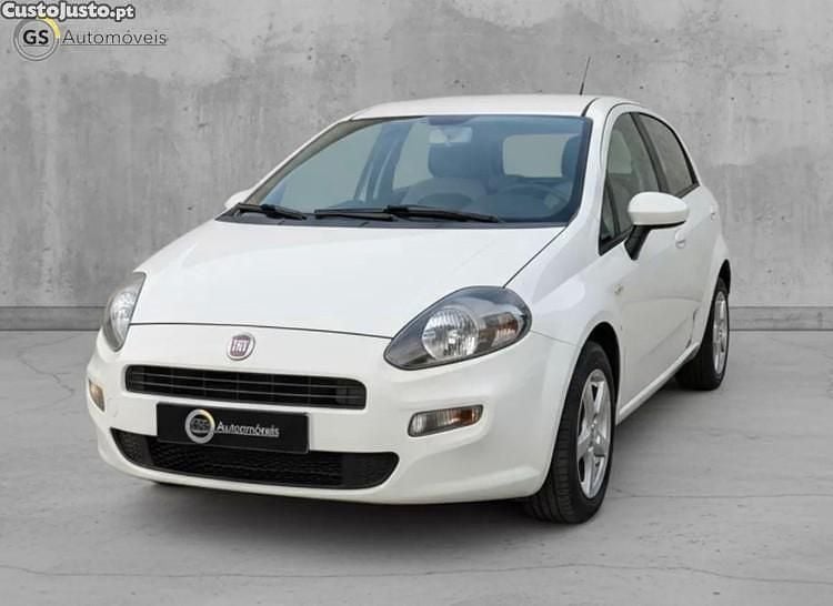 Branco Usado 2012 Fiat Punto Sedan | € 5.500 (Preço elevado) - Imagem 1/1