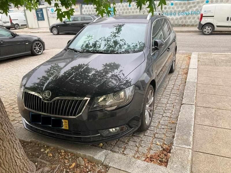 Preto Usado 2014 Skoda Superb Carrinha | € 13.500 - Imagem 1/4
