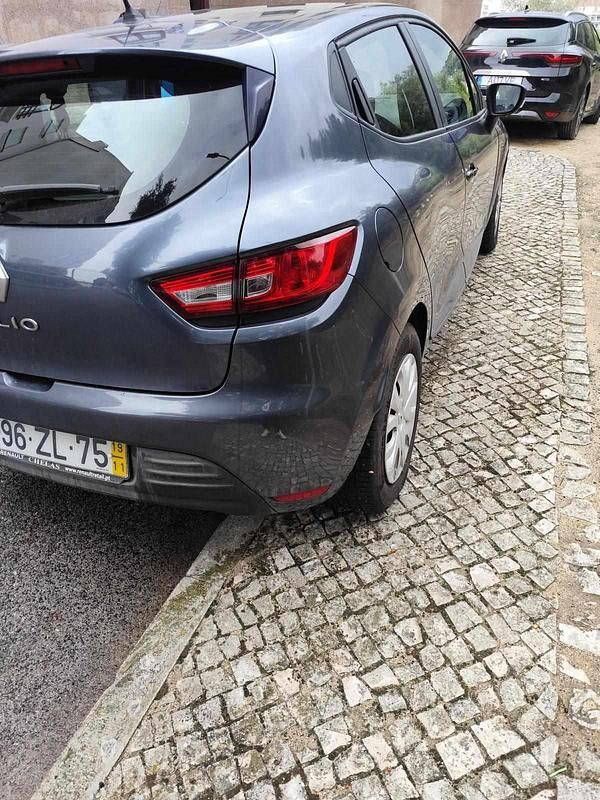 Usado Renault Clio IV 86 HP (63 kW) 2019 Cinzento Citadino