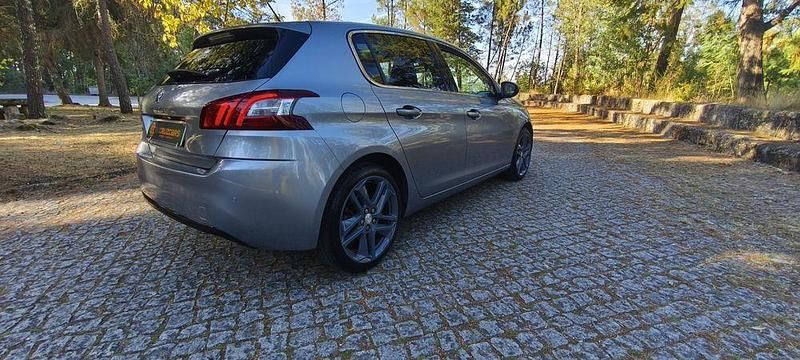 Usado Peugeot 308 Allure 115 HP (84 kW) 2015 Sedan