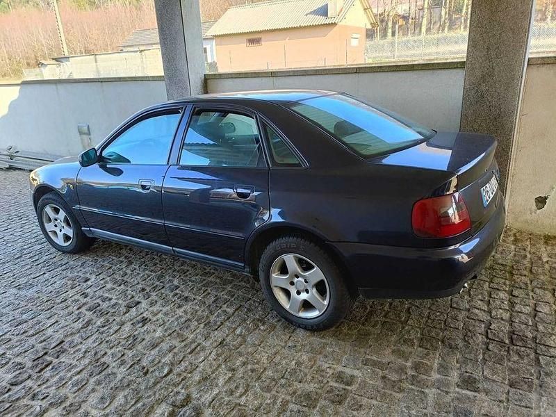 Usado Audi A4 110 HP (80 kW) 1998 Sedan