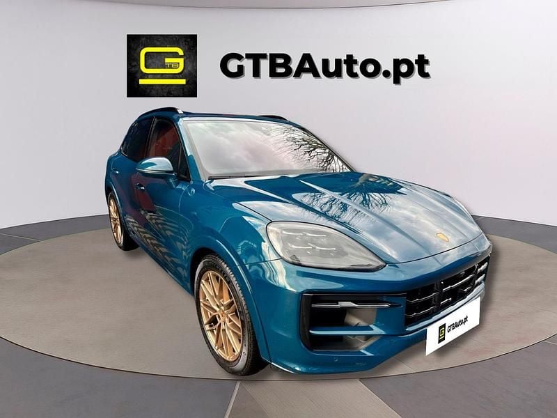 Azul Usado 2024 Porsche Cayenne SUV | € 124.900 - Imagem 1/4