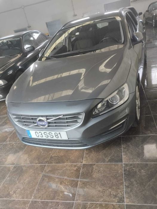 Usado 2017 Volvo V60 Kinetic Carrinha | € 11.500 (Bom preço) - Imagem 1/4
