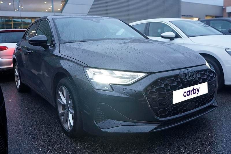 Cinzento Usado 2025 Audi A3 Sportback e-tron Advanced Citadino | € 38.990 - Imagem 1/4