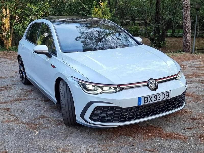 Branco Usado 2022 VW Golf VIII GTI Sedan | € 38.000 (Caro) - Imagem 1/4