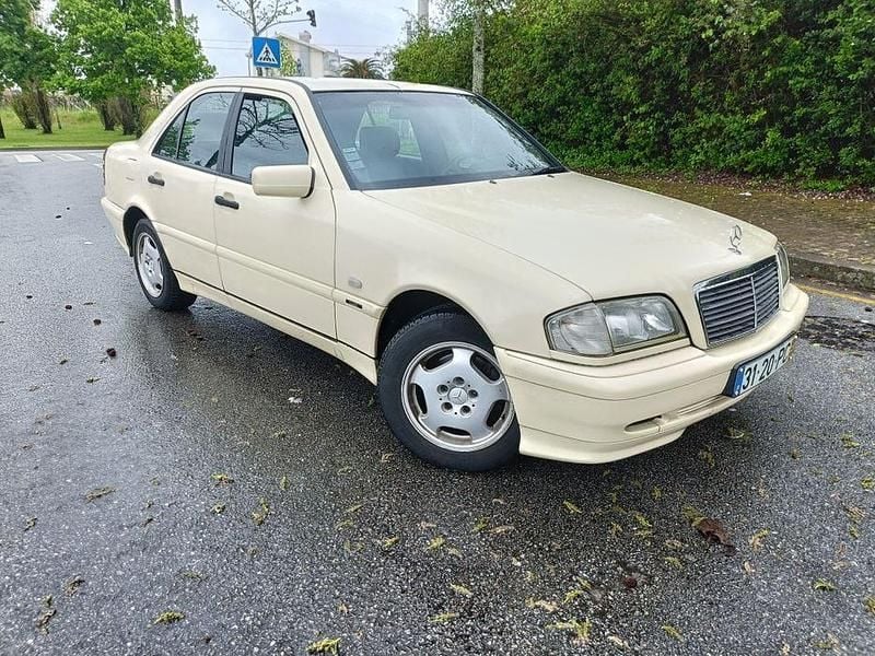 Usado 2000 Mercedes C200 Sedan | € 3.500 - Imagem 1/4
