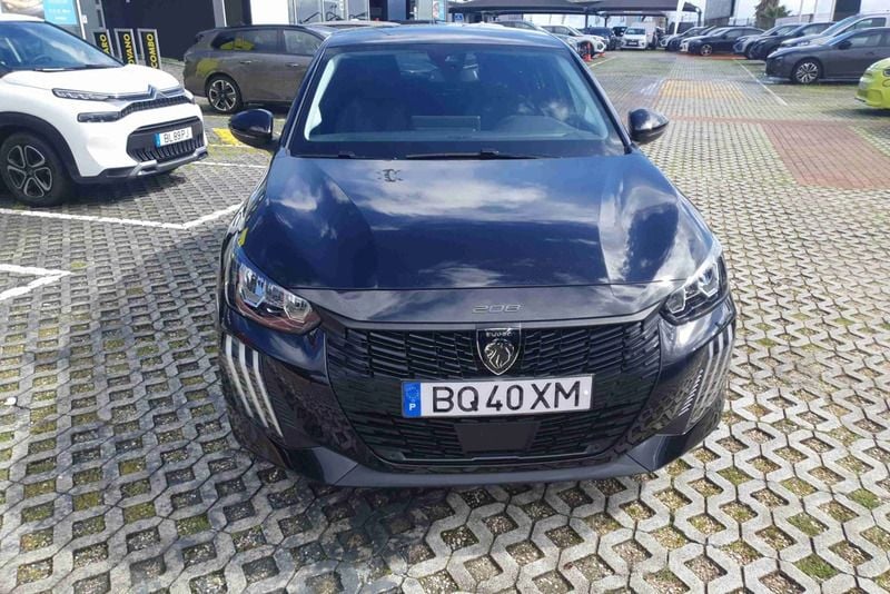 Usado Peugeot e-208 Allure 114 kW (156 HP) 2024 Preto Citadino