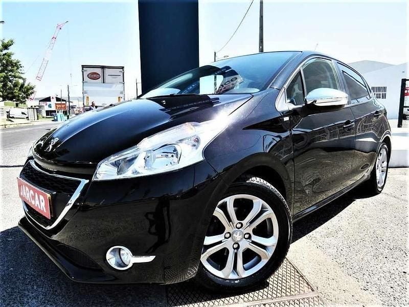 Preto Usado 2015 Peugeot 208 Style Citadino | € 8.900 (Preço justo) - Imagem 1/4