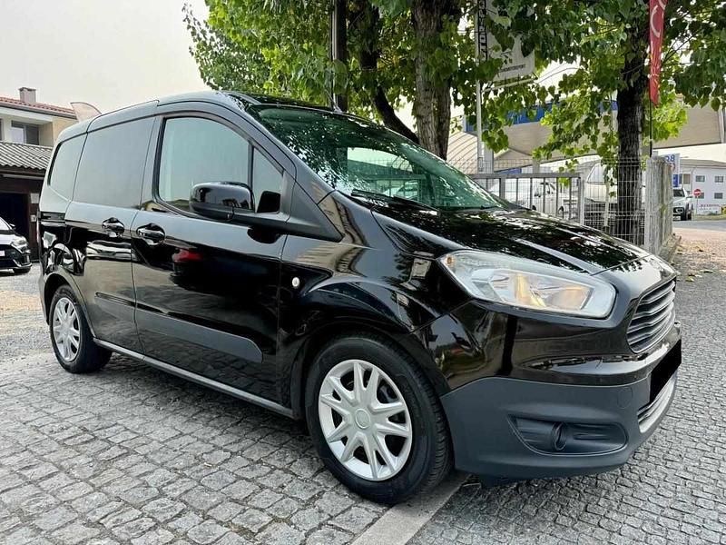 Usado Ford Courier Trend 75 HP (55 kW) 2016 Preto Monovolume