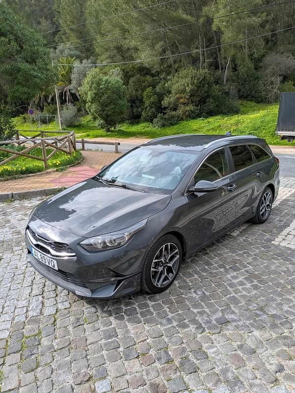 Cinzento Usado 2021 Kia Ceed Citadino | € 17.000 (Preço justo) - Imagem 1/4