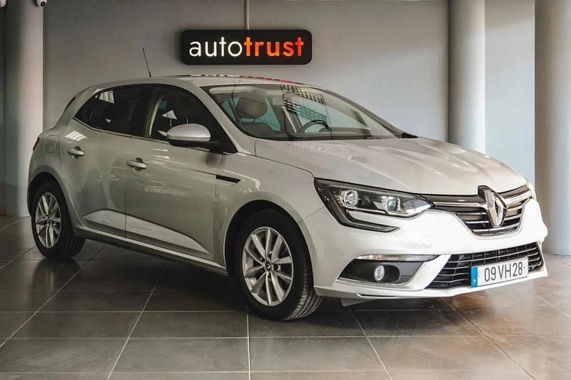 Cinzento Usado 2018 Renault Mégane IV | € 9.900 (Bom preço) - Imagem 1/4