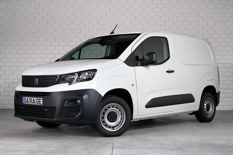 Branco Usado 2022 Peugeot Partner Monovolume | € 14.500 (Preço justo) - Imagem 1/4