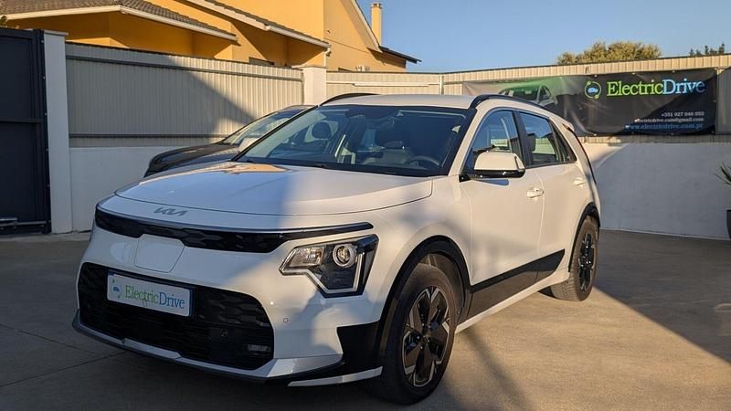 Branco Usado 2022 Kia e-Niro SUV | € 27.900 (Preço justo) - Imagem 1/4