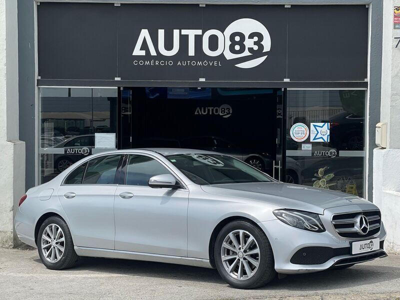 Cinza Usado 2016 Mercedes E220 Avantgarde Sedan | € 22.990 - Imagem 1/1