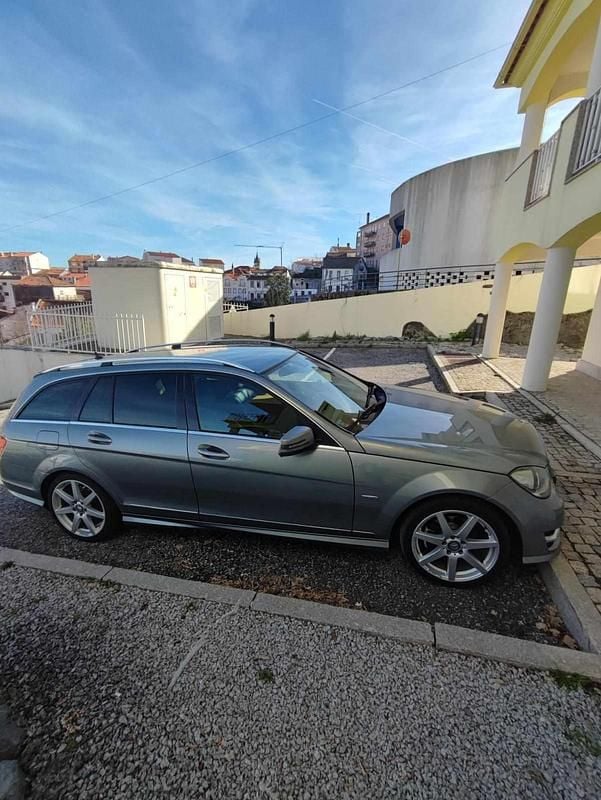 Usado Mercedes C200 136 HP (100 kW) 2011 Cinzento Carrinha