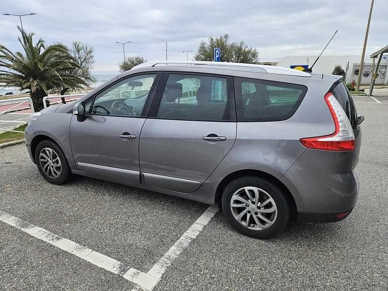 Cinzento Usado 2016 Renault Scénic III Monovolume | € 9.400 (Super Preço) - Imagem 1/4