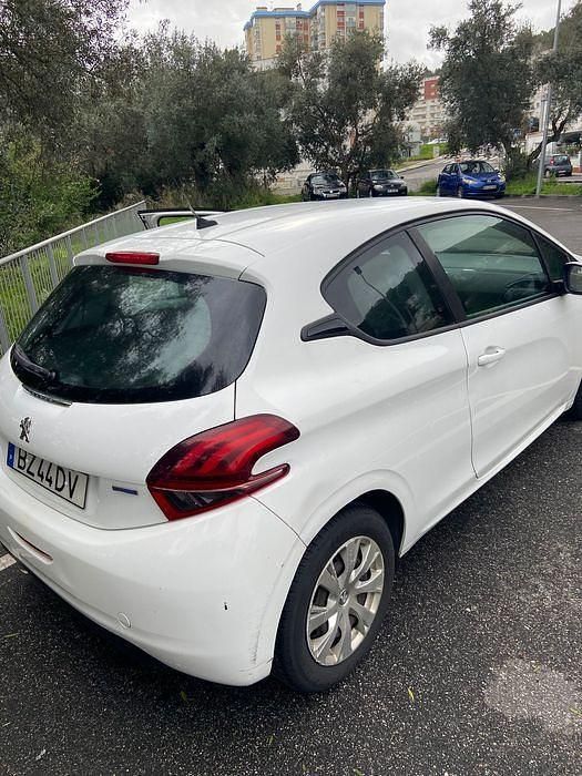 Usado Peugeot 208 90 HP (66 kW) 2016 Citadino