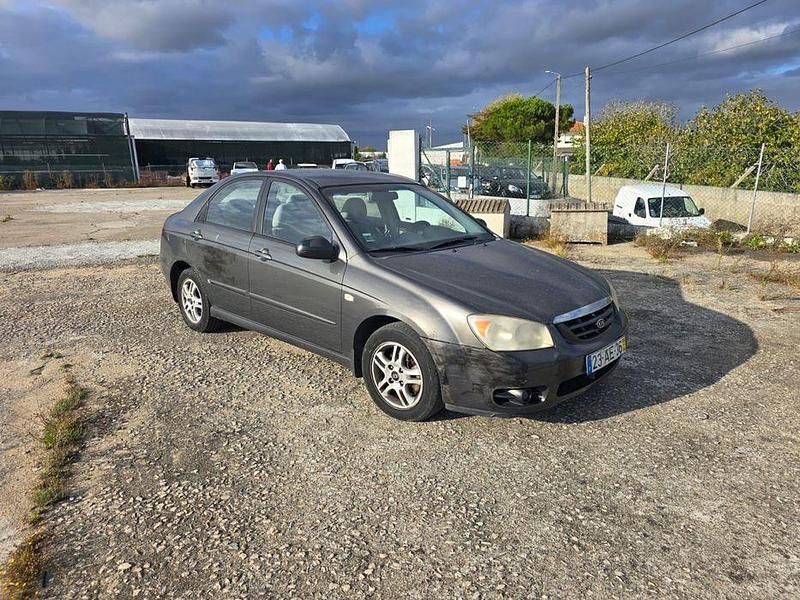 Usado 2005 Kia Cerato Sedan | € 1.750 - Imagem 1/4