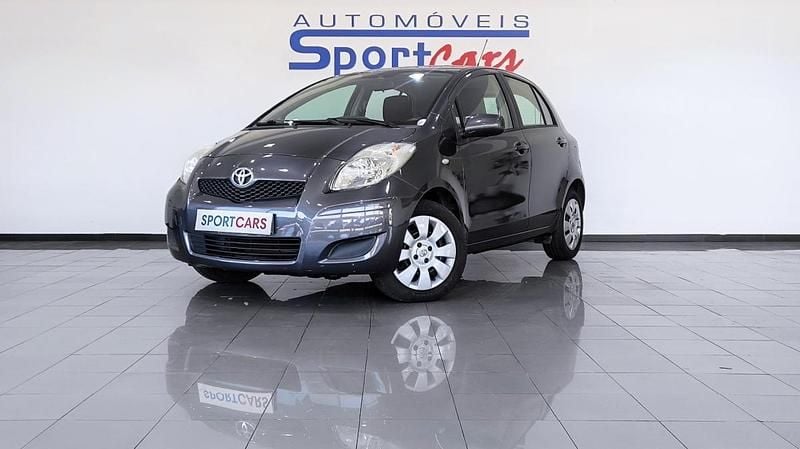 Cinza Usado 2010 Toyota Yaris Citadino | € 8.250 (Preço elevado) - Imagem 1/4