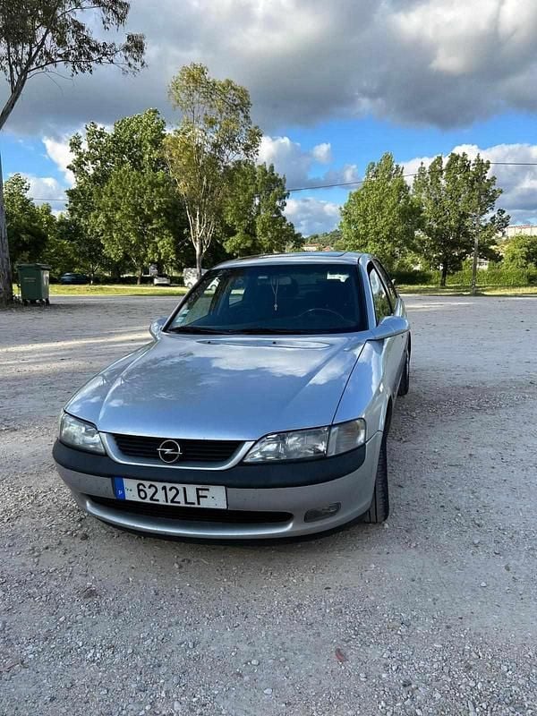 Cinzento Usado 1998 Opel Vectra Citadino | € 3.000 - Imagem 1/4