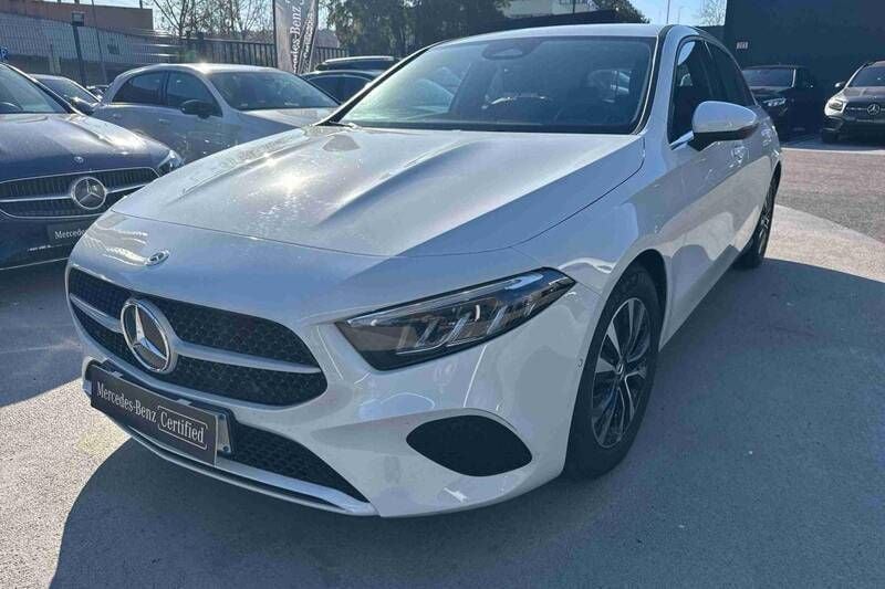 Branco digital Usado 2024 Mercedes A200 | € 35.900 (Preço justo) - Imagem 1/4