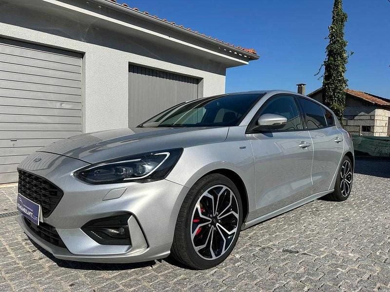 Usado Ford Focus ST-Line 120 HP (88 kW) 2019 Cinzento