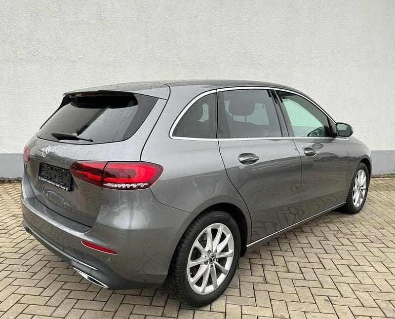 Usado Mercedes B200 163 HP (119 kW) 2019 Cinzento Monovolume