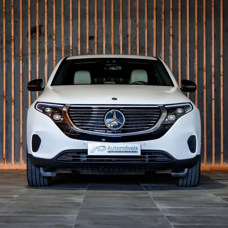 Branco Usado 2021 Mercedes EQC400 SUV | € 54.900 - Imagem 1/4