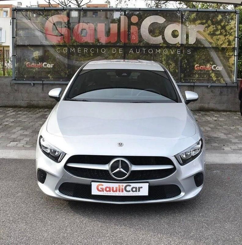 Usado Mercedes A180 Style 116 HP (85 kW) 2019 Cinza Sedan