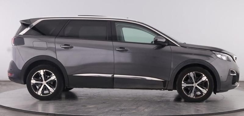 Usado Peugeot 5008 130 HP (95 kW) 2017 Cinzento