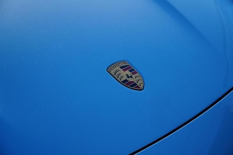 Usado Porsche Taycan Performance Package 319 kW (435 HP) 2023 Cinza Sedan