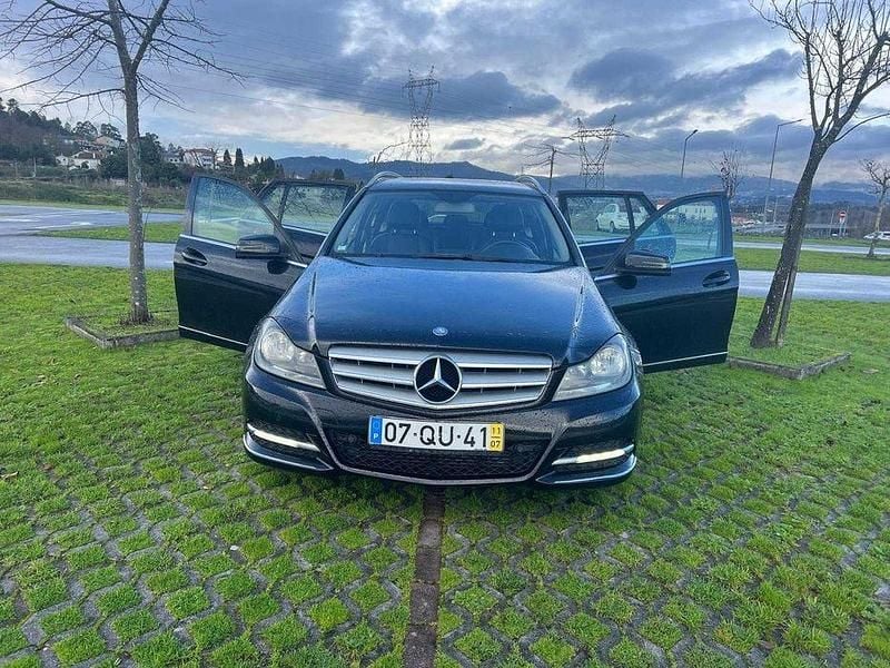 Usado Mercedes C220 Avantgarde 120 HP (88 kW) 2011 Sedan