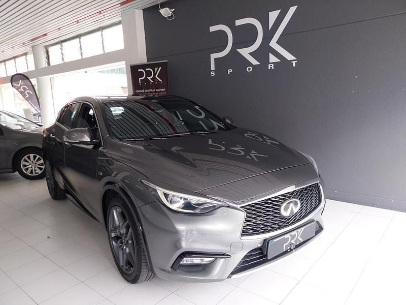 Cinzento Usado 2016 Infiniti Q30 | € 19.250 - Imagem 1/4