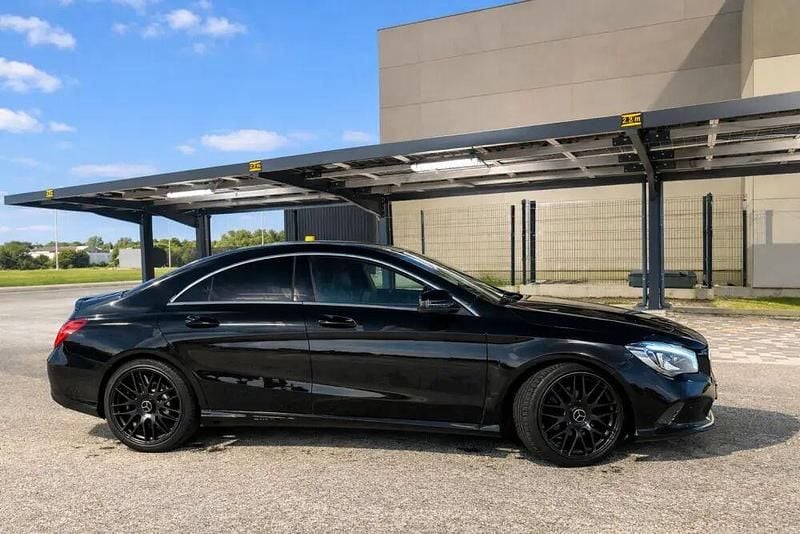 Usado Mercedes CLA180 AMG line 109 HP (80 kW) 2018 Azul Sedan