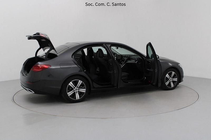 Usado Mercedes C220 Avantgarde 200 HP (147 kW) 2025 Cinza Sedan