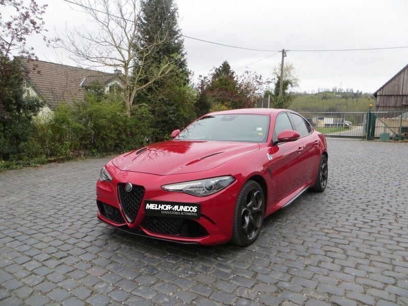 Vermelho Usado 2019 Alfa Romeo Giulia Quadrifoglio Sedan | € 59.750 - Imagem 1/2