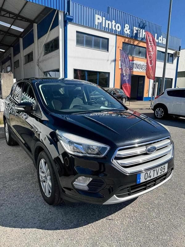 Preto Usado 2017 Ford Kuga SUV | € 16.900 - Imagem 1/4