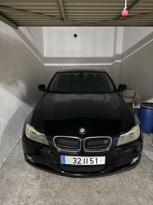 Usado BMW 318 143 HP (105 kW) 2009 Sedan