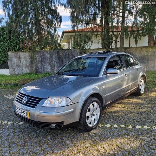 Cinza Usado 2001 VW Passat Highline Sedan | € 4.750 (Preço justo) - Imagem 1/1
