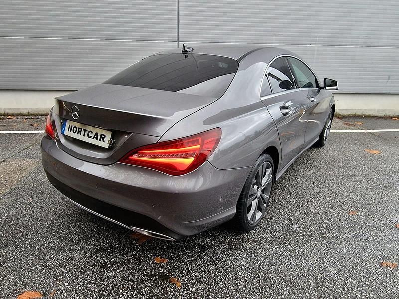 Usado Mercedes CLA180 Urban 109 HP (80 kW) 2017 Cinza Sedan